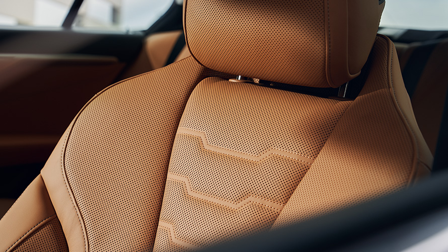 BMW M8 Competition Gran Coupé F93 LCI Facelift 2022 cockpit interior